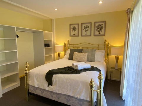 Reel & Relax: 3BR Beach House - Fish, Swim, Surf - Accommodation Adelaide 2
