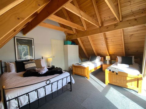 Reel & Relax: 3BR Beach House - Fish, Swim, Surf - Accommodation Adelaide 3