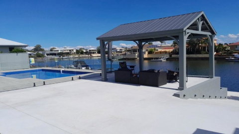 Relax Poolside By The Canal - Accommodation Adelaide 1