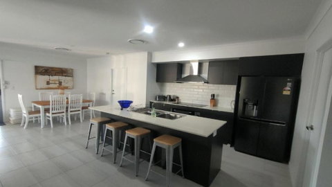 Relax Poolside By The Canal - Accommodation Adelaide 2