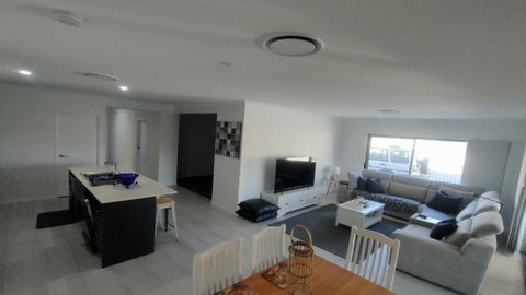 Relax Poolside By The Canal - Accommodation Adelaide 3
