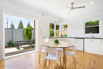 Relaxing 3BR Beachside Haven Grange with Accommodation Adelaide