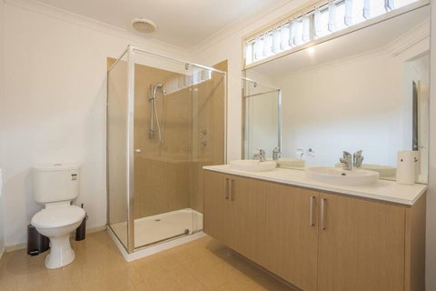 Relaxing Family Home In The Heart Of Tarneit - Accommodation Adelaide 1