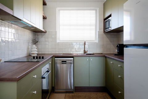 Renovated Apartment With Ocean Views - Accommodation Adelaide 2