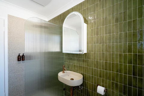 Renovated Apartment With Ocean Views - Accommodation Adelaide 1