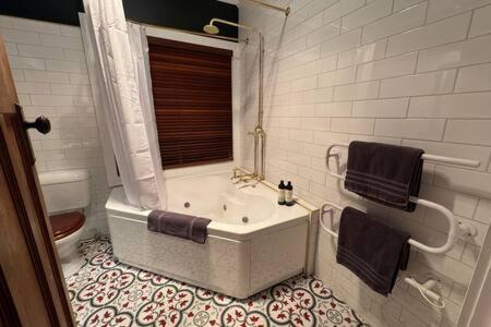 Renovated Cottage Near Cataract Gorge Launceston - Accommodation Adelaide 3