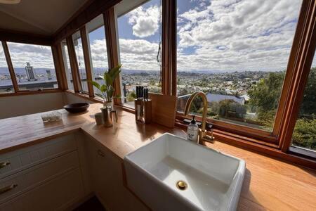 Renovated Cottage Near Cataract Gorge Launceston - Accommodation Adelaide 2