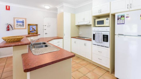Resort Style Unit Across From The Water - Accommodation Adelaide 3