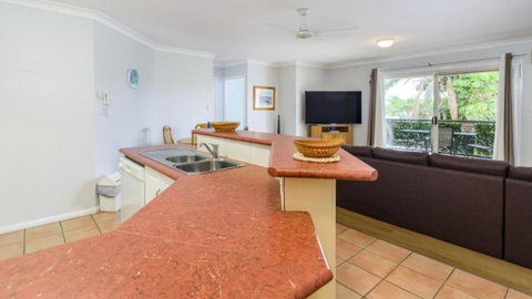 Resort Style Unit Across From The Water - Accommodation Adelaide 2