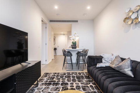 Ritzy Apartment In Iconic Australia 108 With Views - Accommodation Adelaide 2