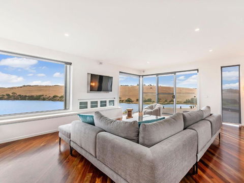 River Reveal - Accommodation Adelaide 1
