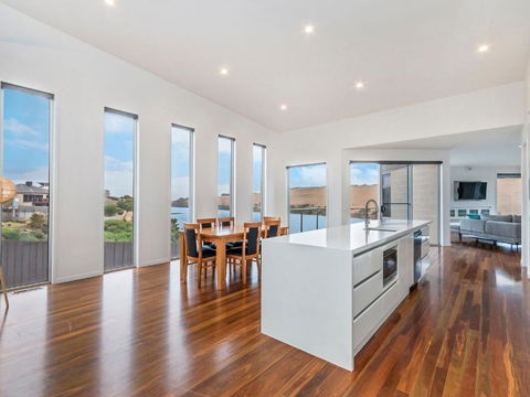 River Reveal - Accommodation Adelaide 2