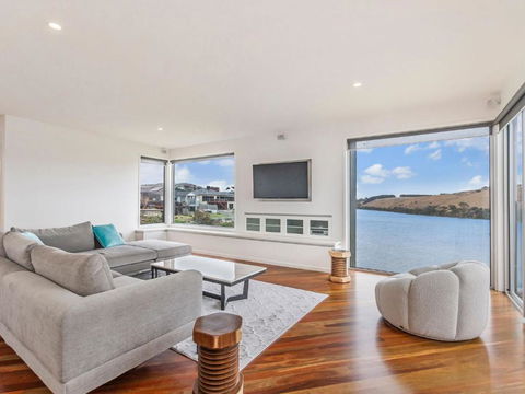 River Reveal - Accommodation Adelaide 0