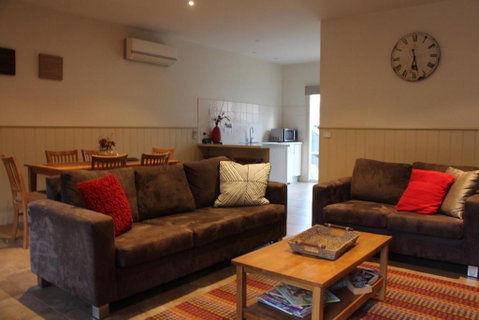 River Rock Cottage Centrally Located And Dog Friendly - Accommodation Adelaide 0