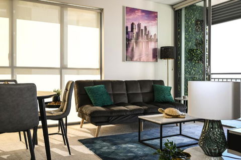 River View Apartment In Brisbane With Parking - Accommodation Adelaide 0