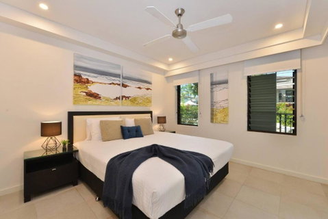 Resort-style Swim Out - A True Tropical Oasis - Accommodation Adelaide 2