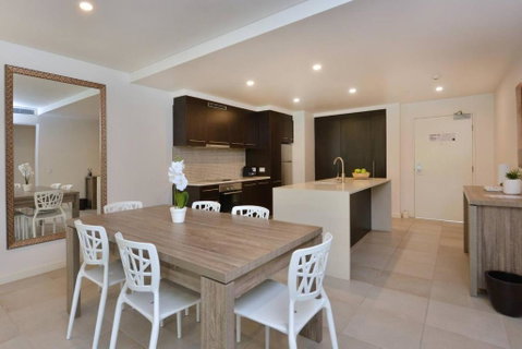 Resort-style Swim Out - A True Tropical Oasis - Accommodation Adelaide 3