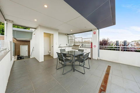 Rooftop 2 Bed Apt With Terrace At Newtown - Accommodation Adelaide 2