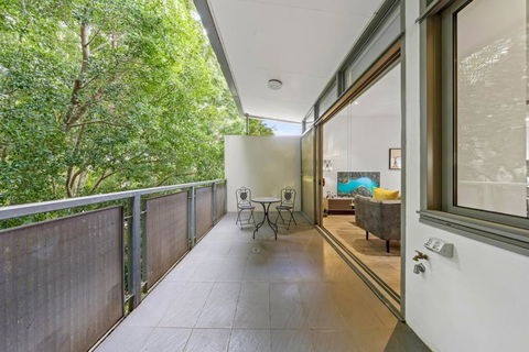 Rooftop 2 Bed Apt With Terrace At Newtown - Accommodation Adelaide 3