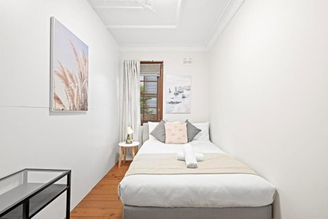 Rustic Double Room - Nearby Stations & Stores - Shared Bathroom - Accommodation Adelaide 2