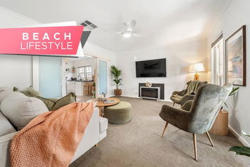 Sage By The Sea - WiFi, BBQ, Beach, Art with Accommodation Adelaide