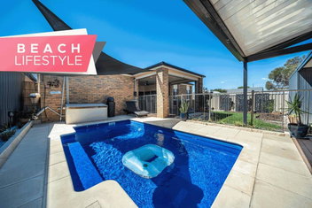 Sailors\' Retreat 3BR Pool Beach Study with Accommodation Adelaide