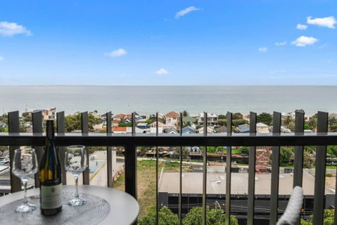 Sails By The Bay - Ocean Views - Wi-Fi - Netflix - Accommodation Adelaide 0