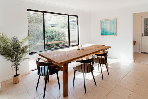 Salhus - Sleep In King Beds & Easy Walk To Town - Accommodation Adelaide 2