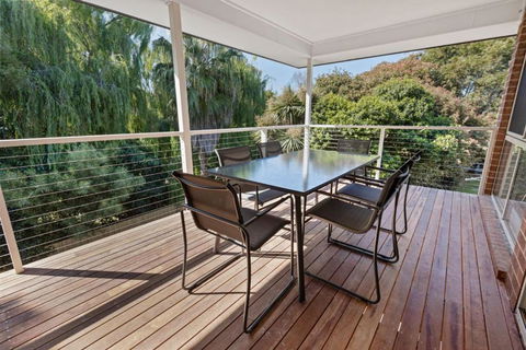 Sanctuary - Accommodation Adelaide 2