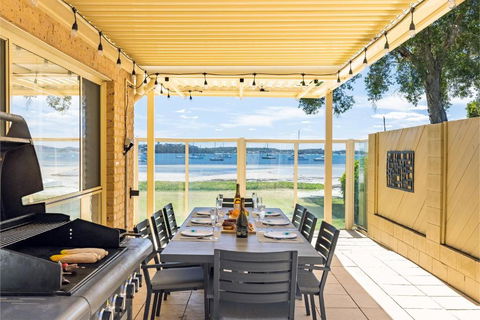 Sandy Beach House Corlette Unit 1 Waterfront WI-FI Aircon - Accommodation Adelaide 3