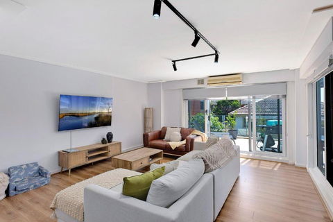 Sandy Cove Apartment The Entrance 8 - Accommodation Adelaide 1