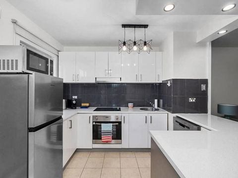 Sandy Bay Apartment With Hobart River View, Near UTAS - Stroll To Cafes And Shops - Accommodation Adelaide 3