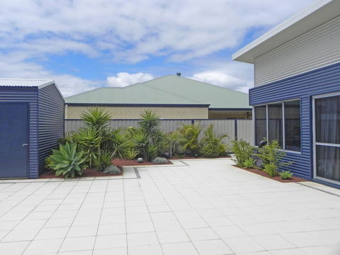 Beautifully Appointed Large Family Home - Accommodation Adelaide 2