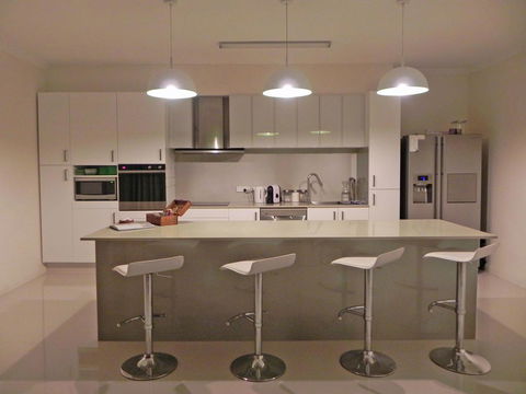 Beautifully Appointed Large Family Home - Accommodation Adelaide 0