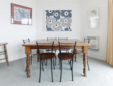 Beehive 14 - Accommodation Adelaide 2