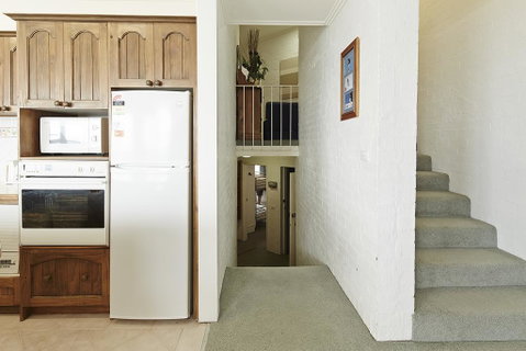Beehive 14 - Accommodation Adelaide 1