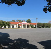 Bishops Lodge Narrandera - Accommodation Adelaide