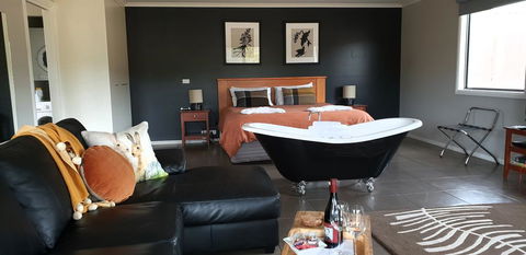 Blaze Rock Retreat - Accommodation Adelaide 0