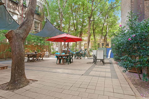 Blue Parrot Youth Hostel - Accommodation Adelaide 1