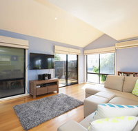 BLUE SKYES - family home with balcony  views. - Accommodation Adelaide