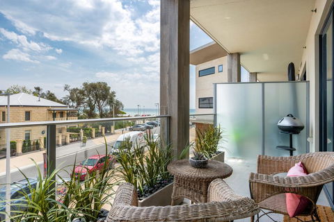 Blue Waters On The Beach: Absolute Beachfront, Views - Accommodation Adelaide 0