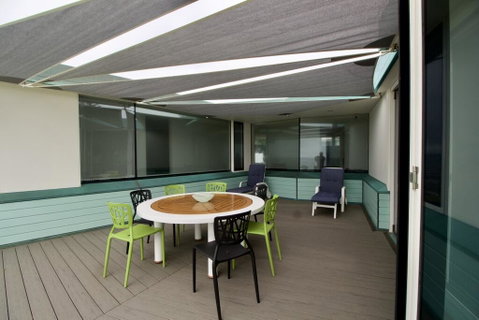 Boathouse - Nearly In The Water And Wonderful Views - Accommodation Adelaide 2