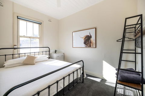 The Middle - Accommodation Adelaide 0