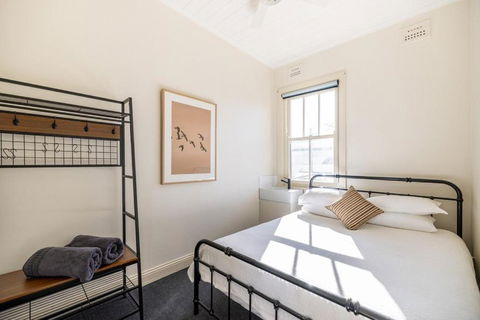 The Middle - Accommodation Adelaide 1
