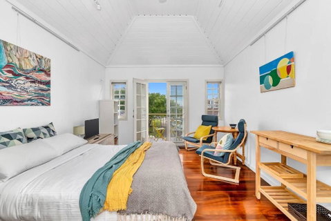 The Seaside Loft - A Breezy Beachside Lifestyle - Accommodation Adelaide 0