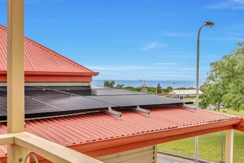 The Seaside Loft - A Breezy Beachside Lifestyle - Accommodation Adelaide 3