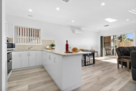 The Shamrock House A - Accommodation Adelaide 0