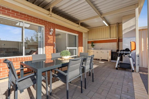 The Shamrock House A - Accommodation Adelaide 1