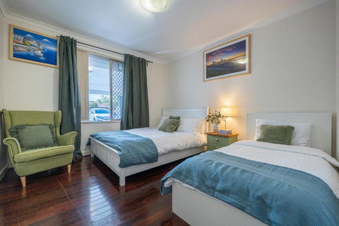 Warmth House Nr Airport 2rooms 5beds Yard N Parking - Accommodation Adelaide 0