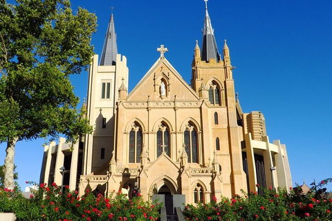 Perth Scavenger Hunt: Perched On A Swan - Accommodation Adelaide 1